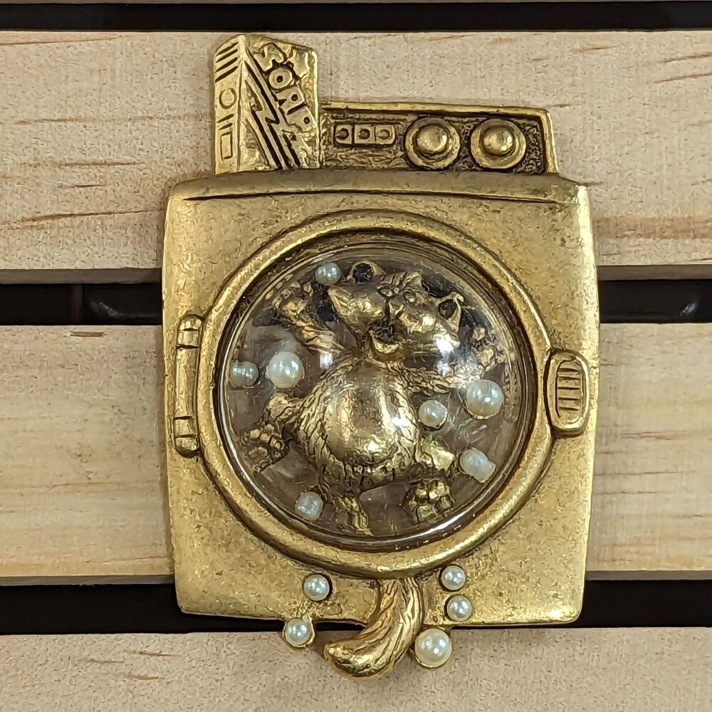 Vtg Cat Stuck in the Washing Machine Brooch Signed AJC Faux Pearl Bubbles Gold-T